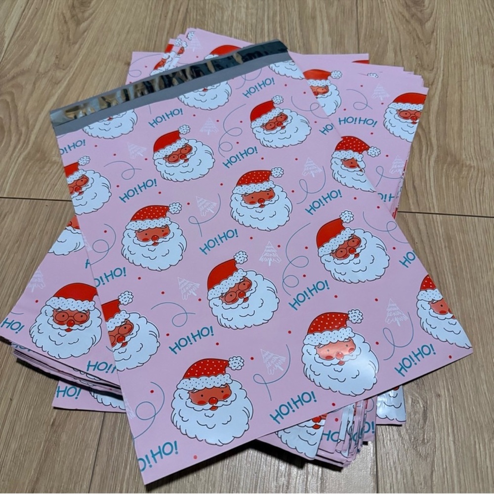 75 Count. 10x13” Santa Claus Holiday Polymailers